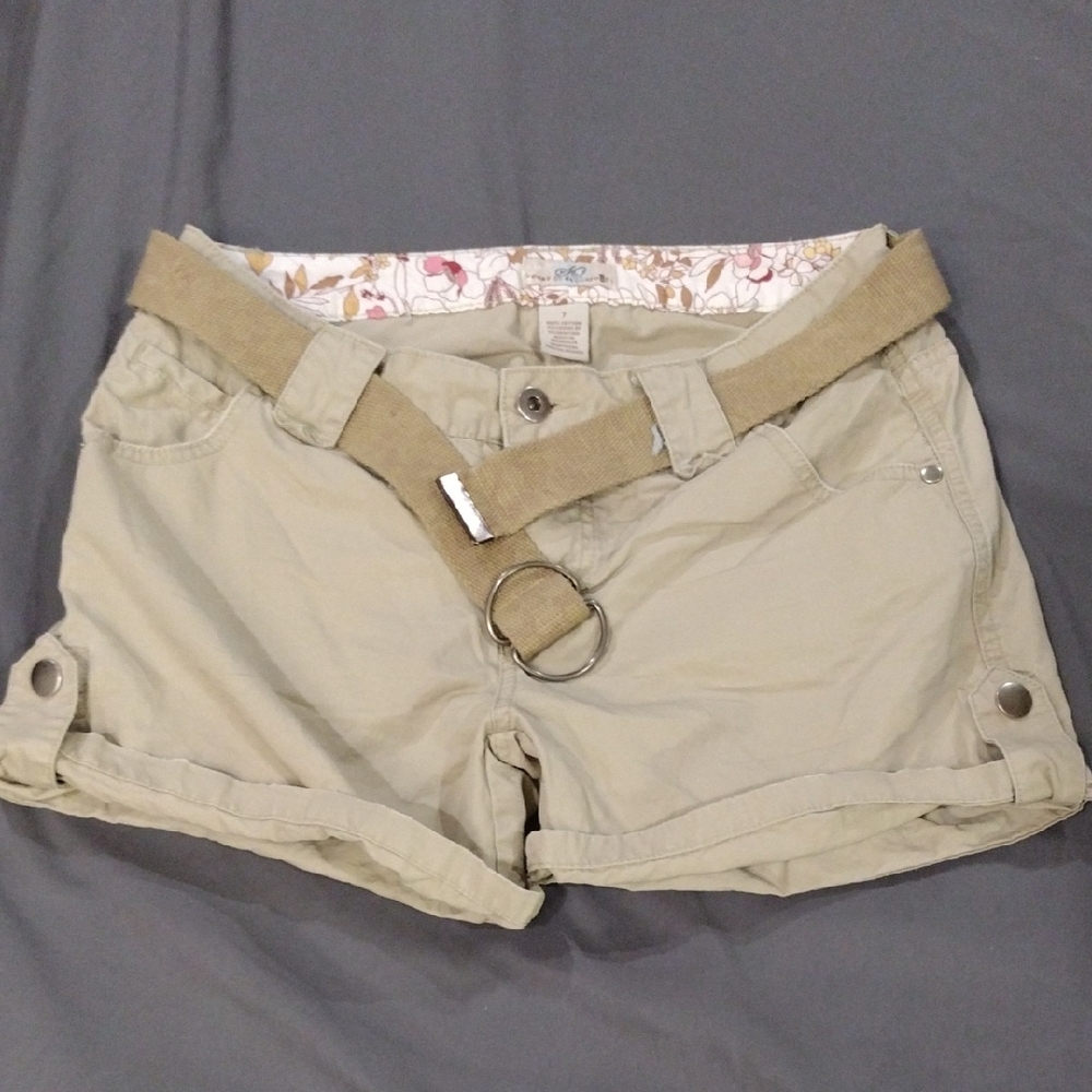 So Wear It Declare it - Khaki Belted Shorts - Size 7